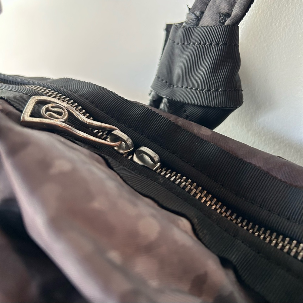 Lululemon Destined for Greatness Duffel
Deep Coal Creekside Camo - Picture 3 of 14